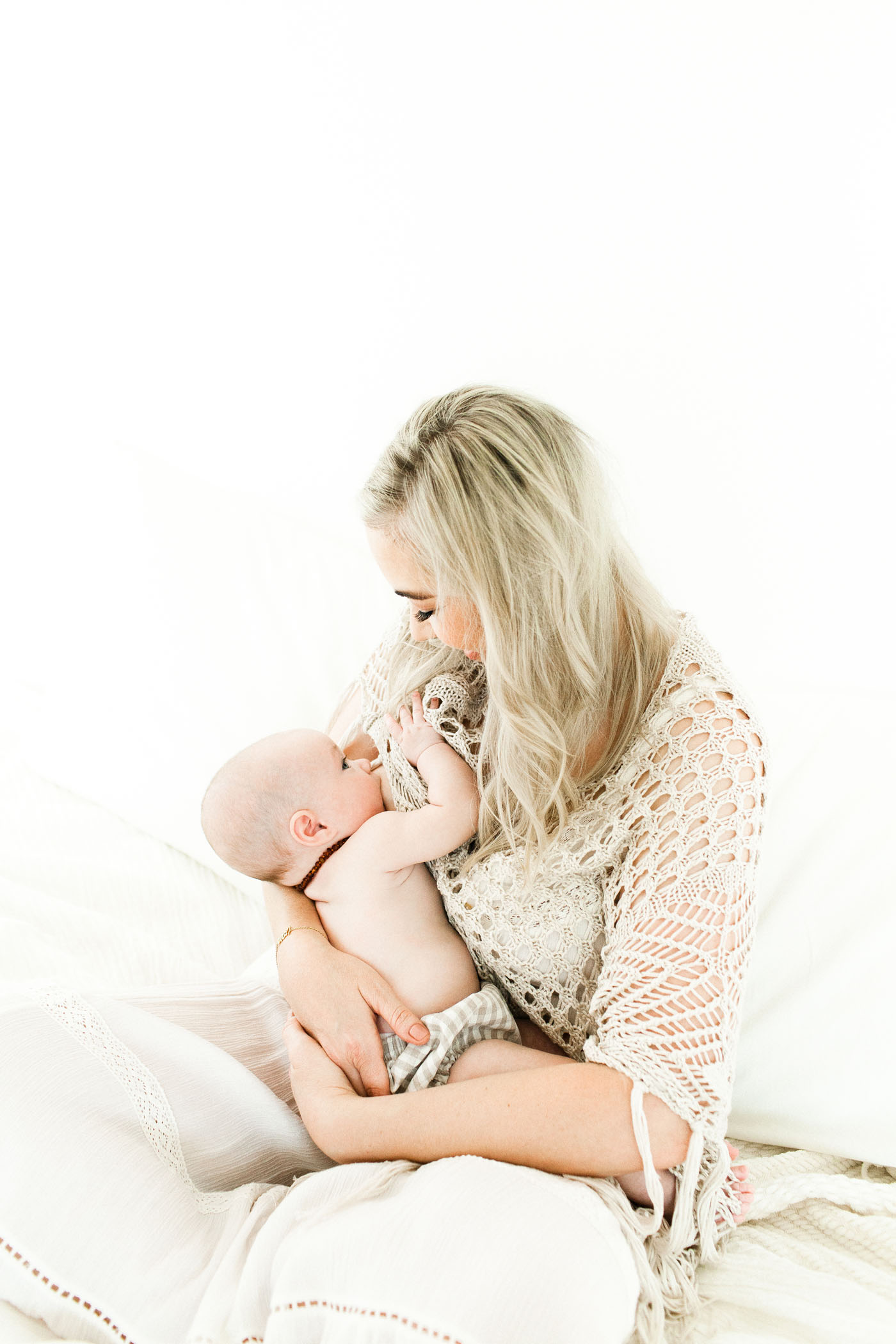 tucson-baby-child-photographer_breastfeeding-mom_fletcher-and-co 006.jpg