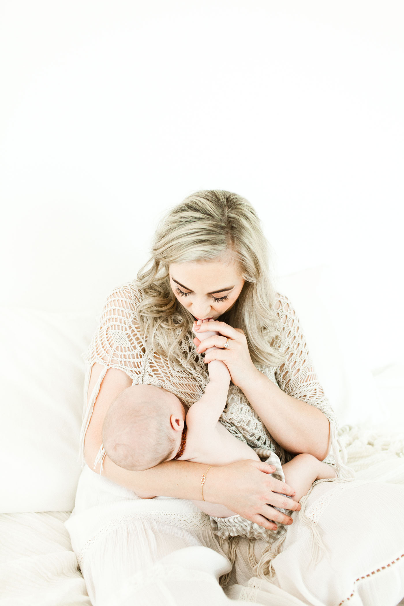 tucson-baby-child-photographer_breastfeeding-mom_fletcher-and-co 007.jpg