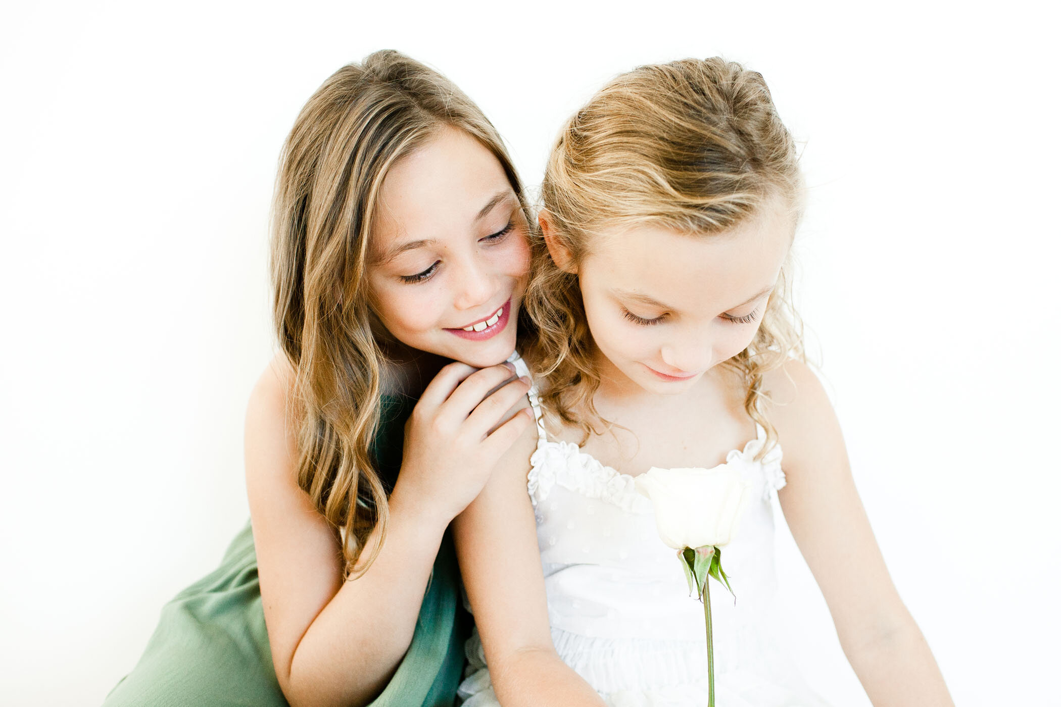 tucson-modern-studio-session-siblings_fletcher-and-co-motherhood_howell 029.jpg