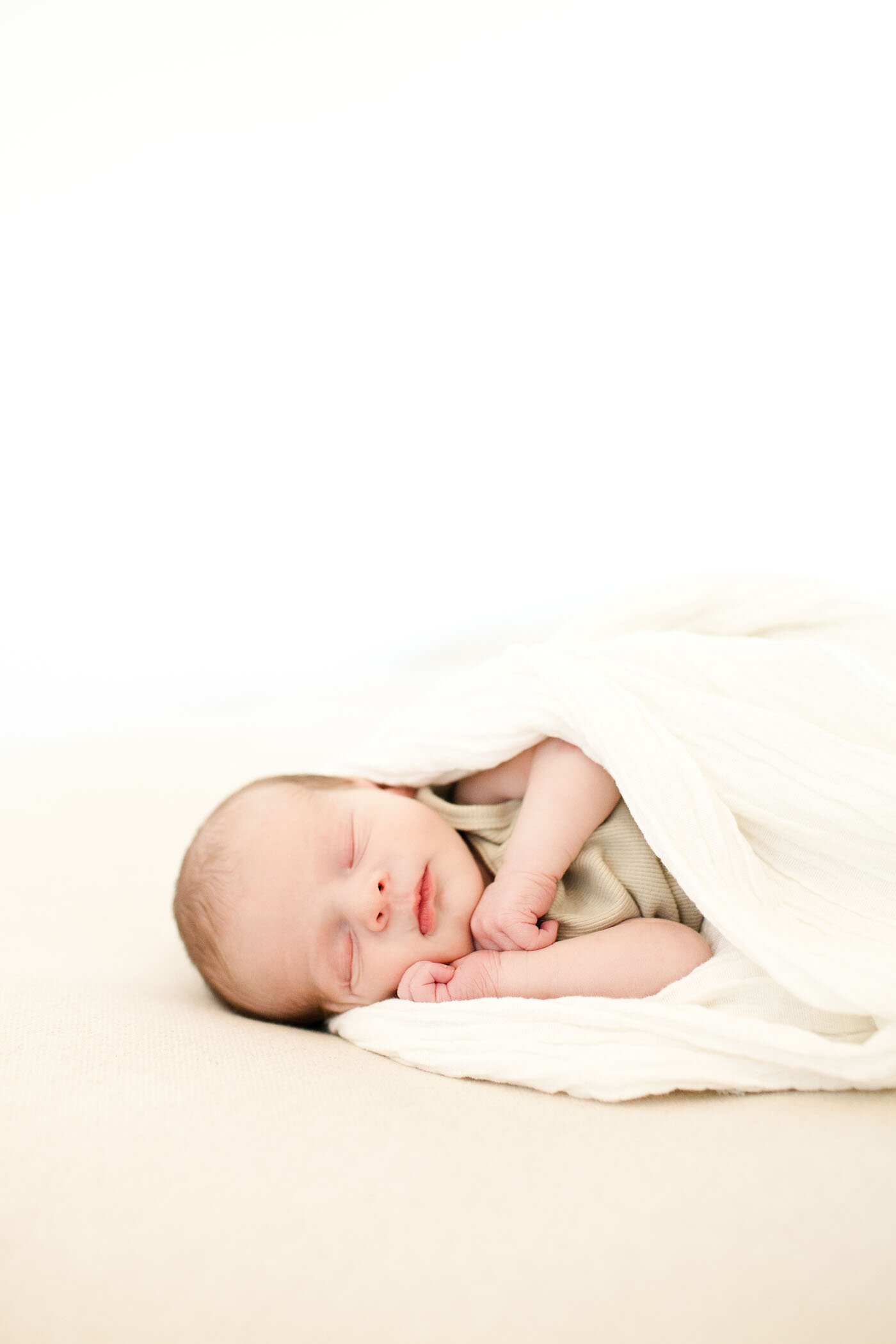 natural-light-studio-newborn-photography-session-tucson_fletcher-and-co 020.jpg