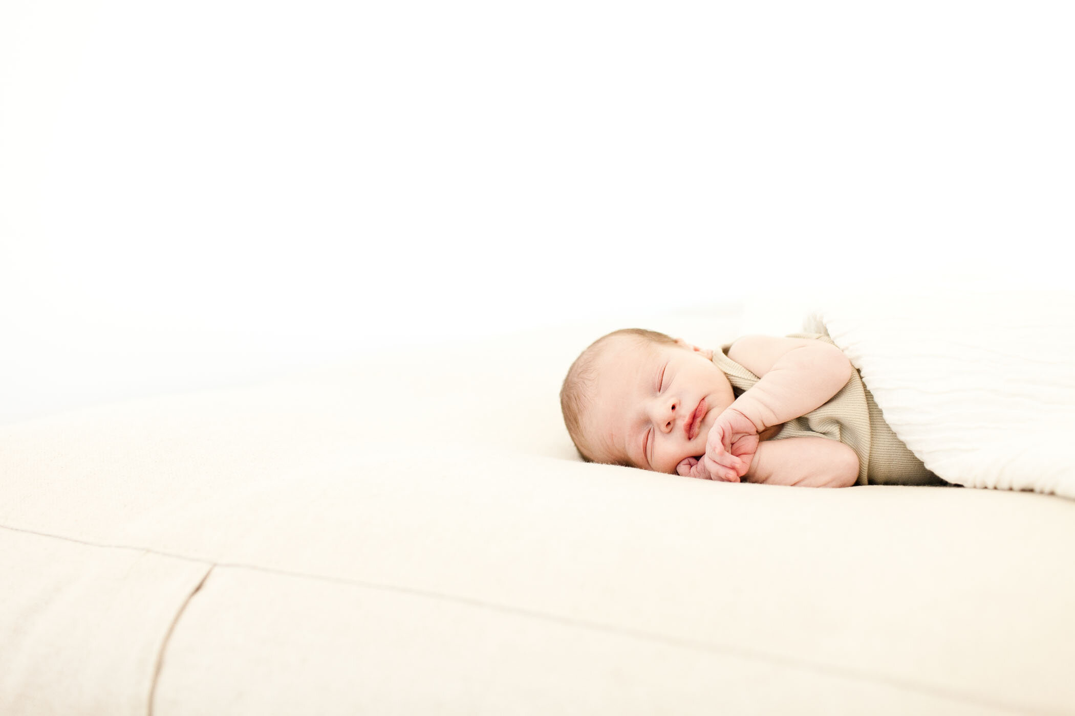 natural-light-studio-newborn-photography-session-tucson_fletcher-and-co 022.jpg