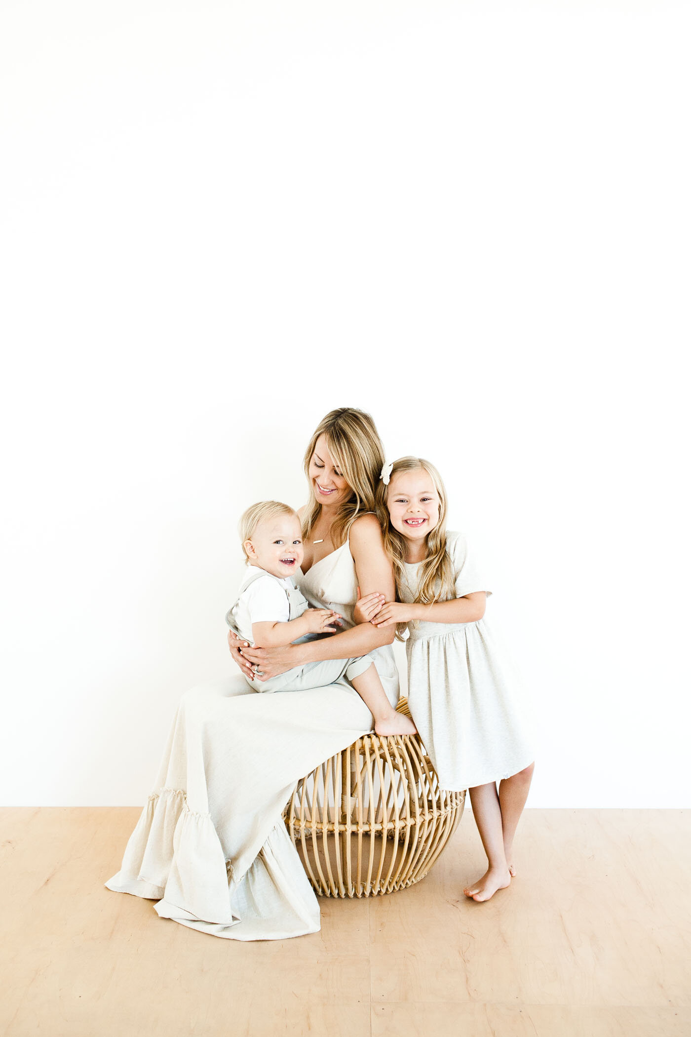 modern-natural-light-studio-motherhood-child-photography-tucson_fletcher-and-co 009.jpg