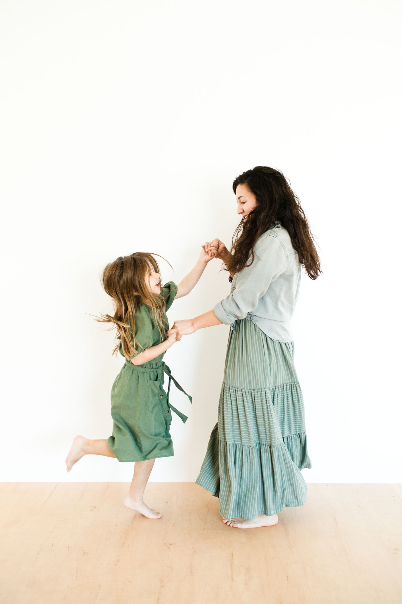 natural-light-studio-silly-mother-and-daughter-photography-session-tucson_fletcher-and_co 008.jpg
