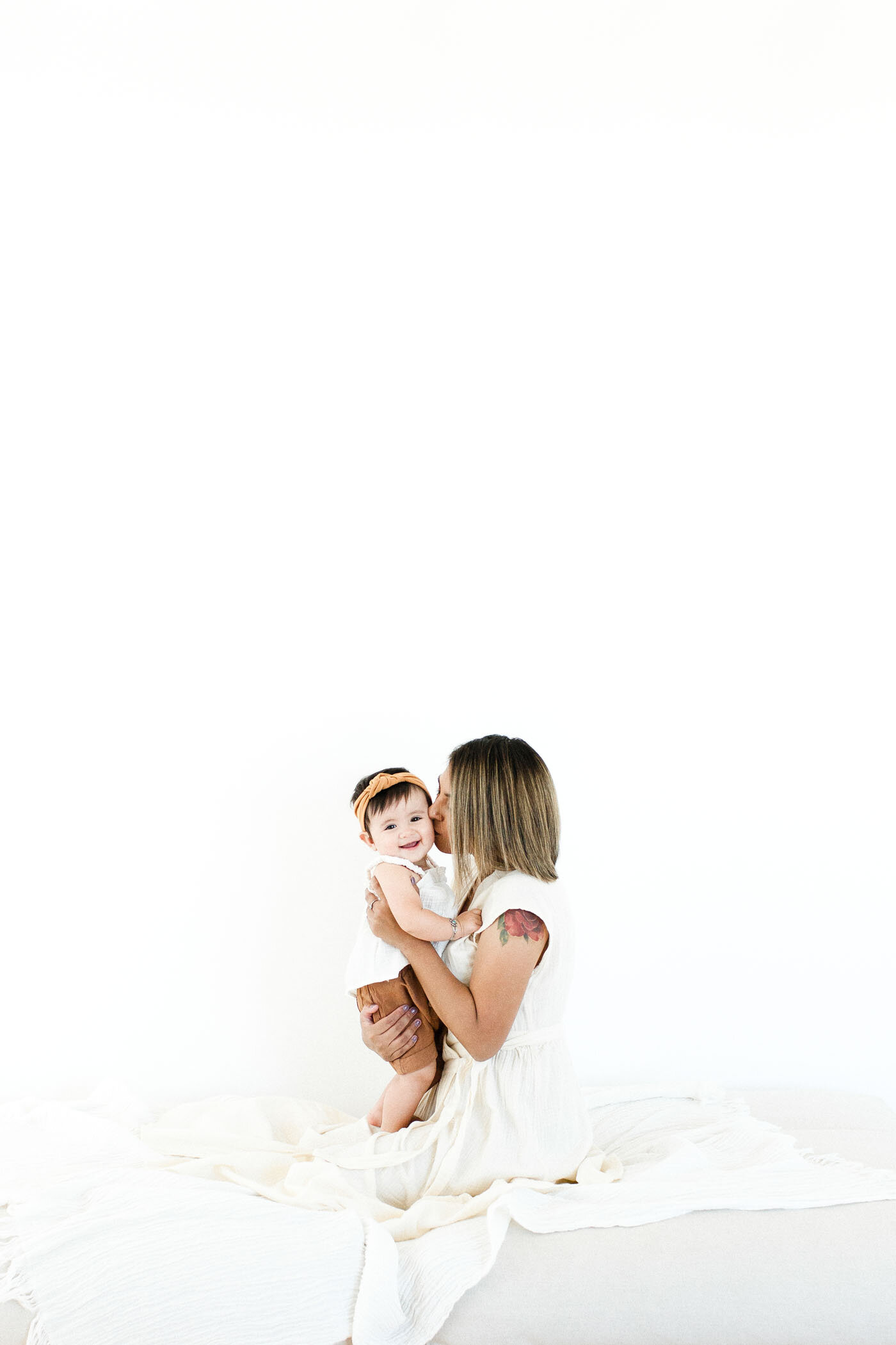 modern-motherhood-session-with-six-month-old_fletcher-and-co-tucson_gomez 004.jpg