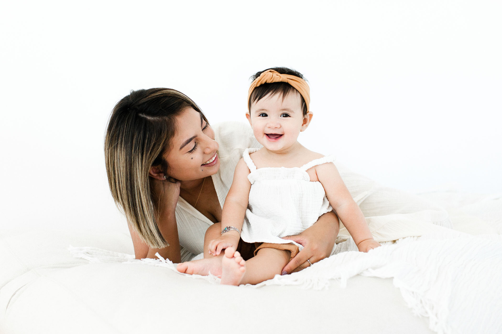modern-motherhood-session-with-six-month-old_fletcher-and-co-tucson_gomez 006.jpg