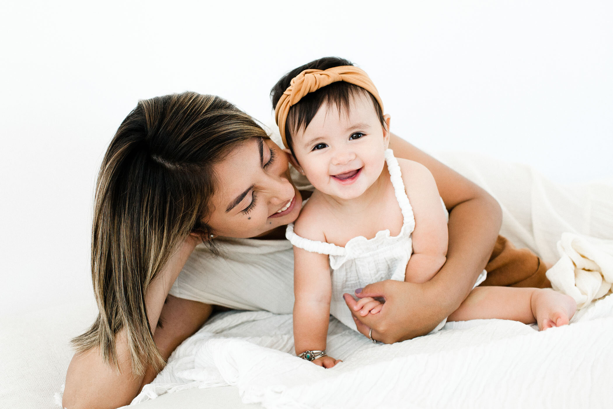 modern-motherhood-session-with-six-month-old_fletcher-and-co-tucson_gomez 008.jpg