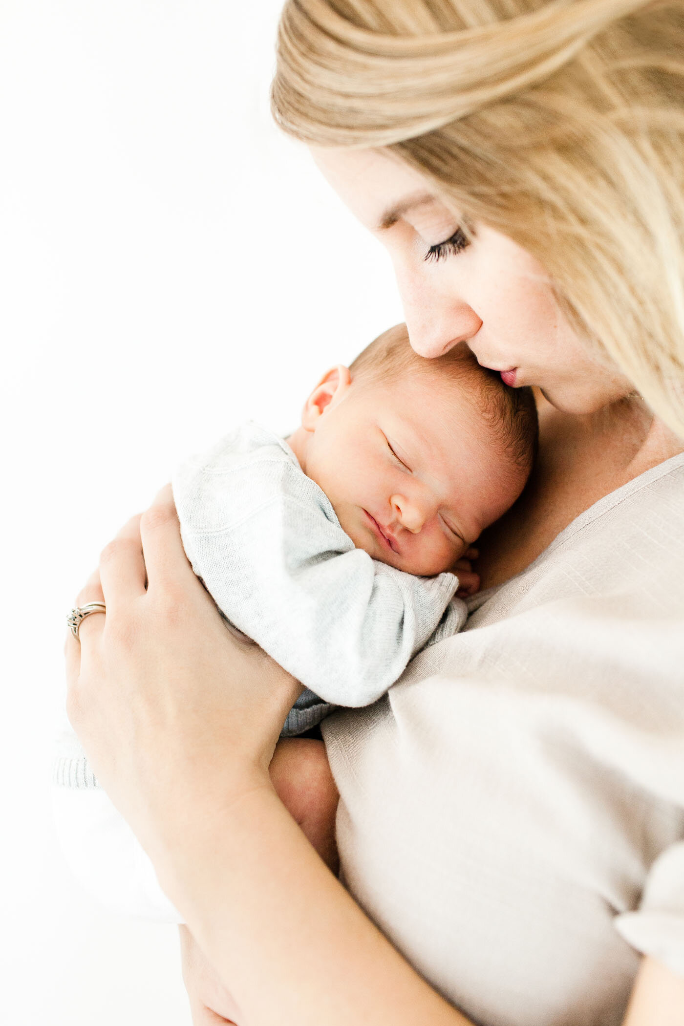 natural-light-studio-newborn-baby-session_fletcher-and-co-tucson_kortessis 019.jpg