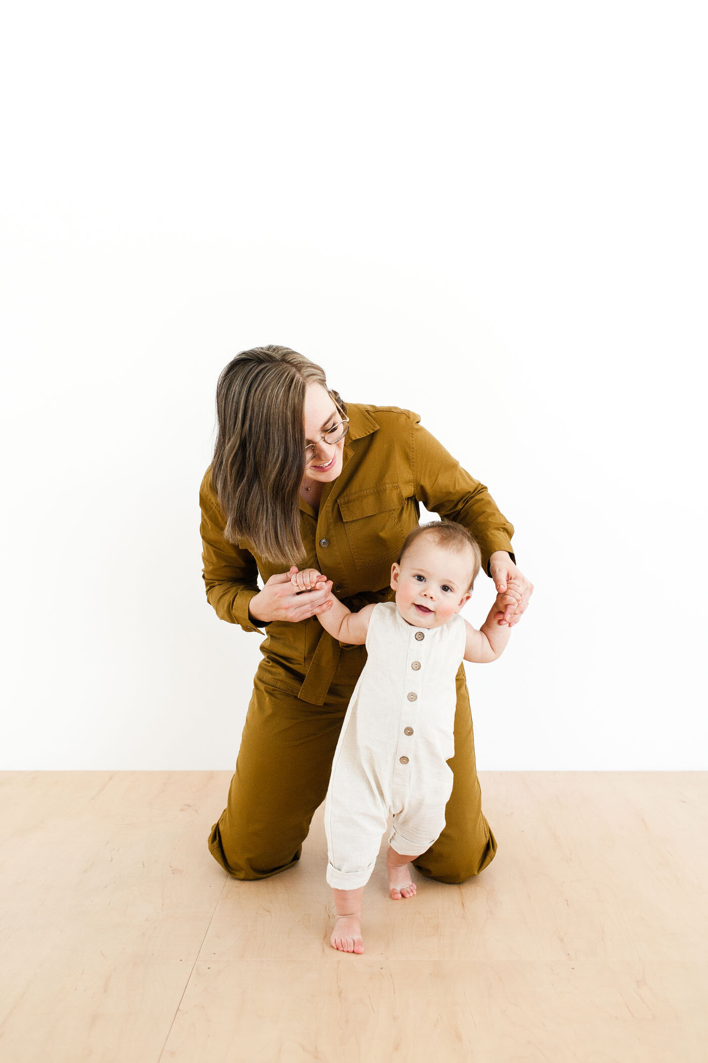 modern-motherhood-natural-light-studio-nine-month-baby-session-tucson_fletcher-and-co_elias 009.jpg