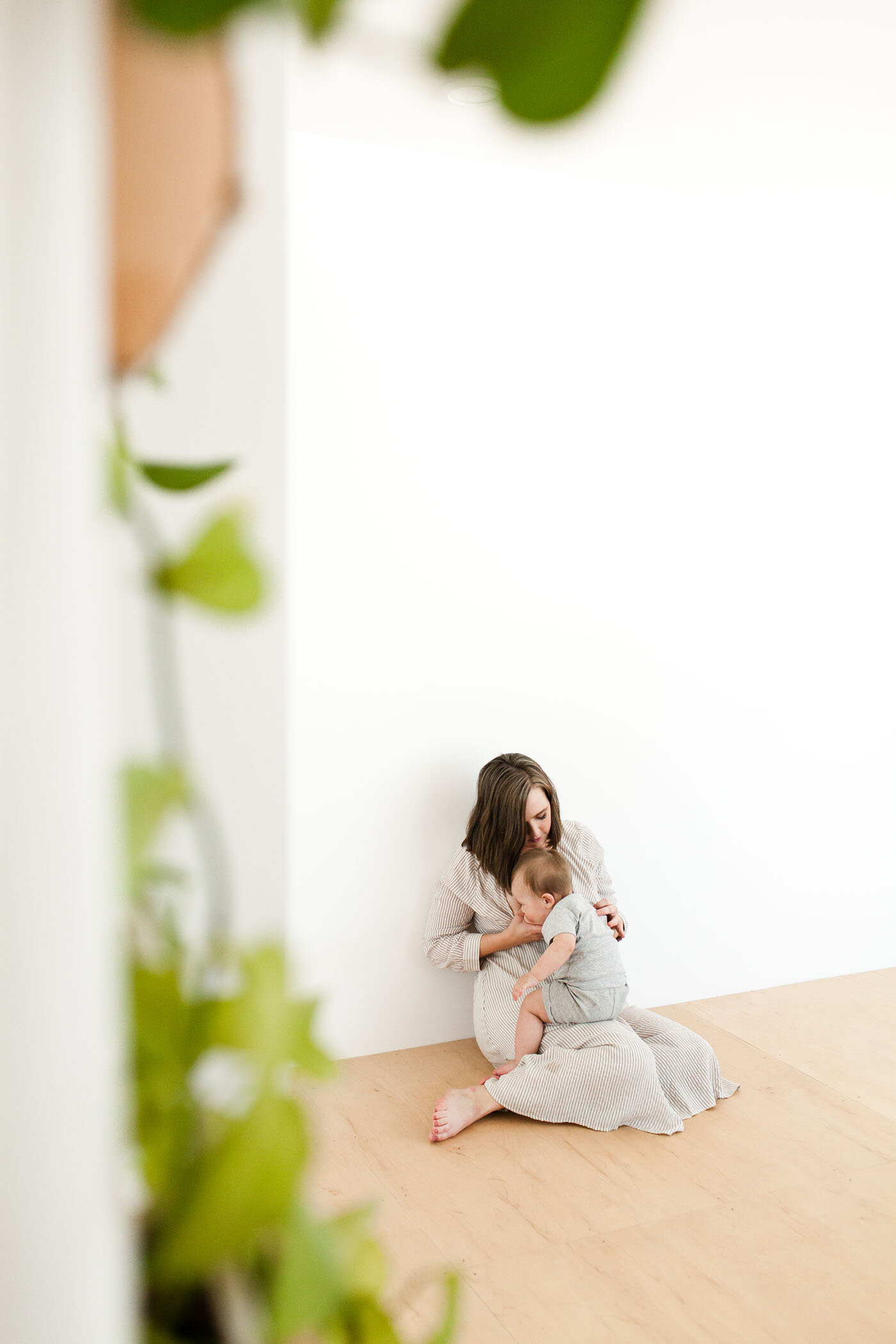 modern-motherhood-natural-light-studio-nine-month-baby-session-tucson_fletcher-and-co_elias 020.jpg