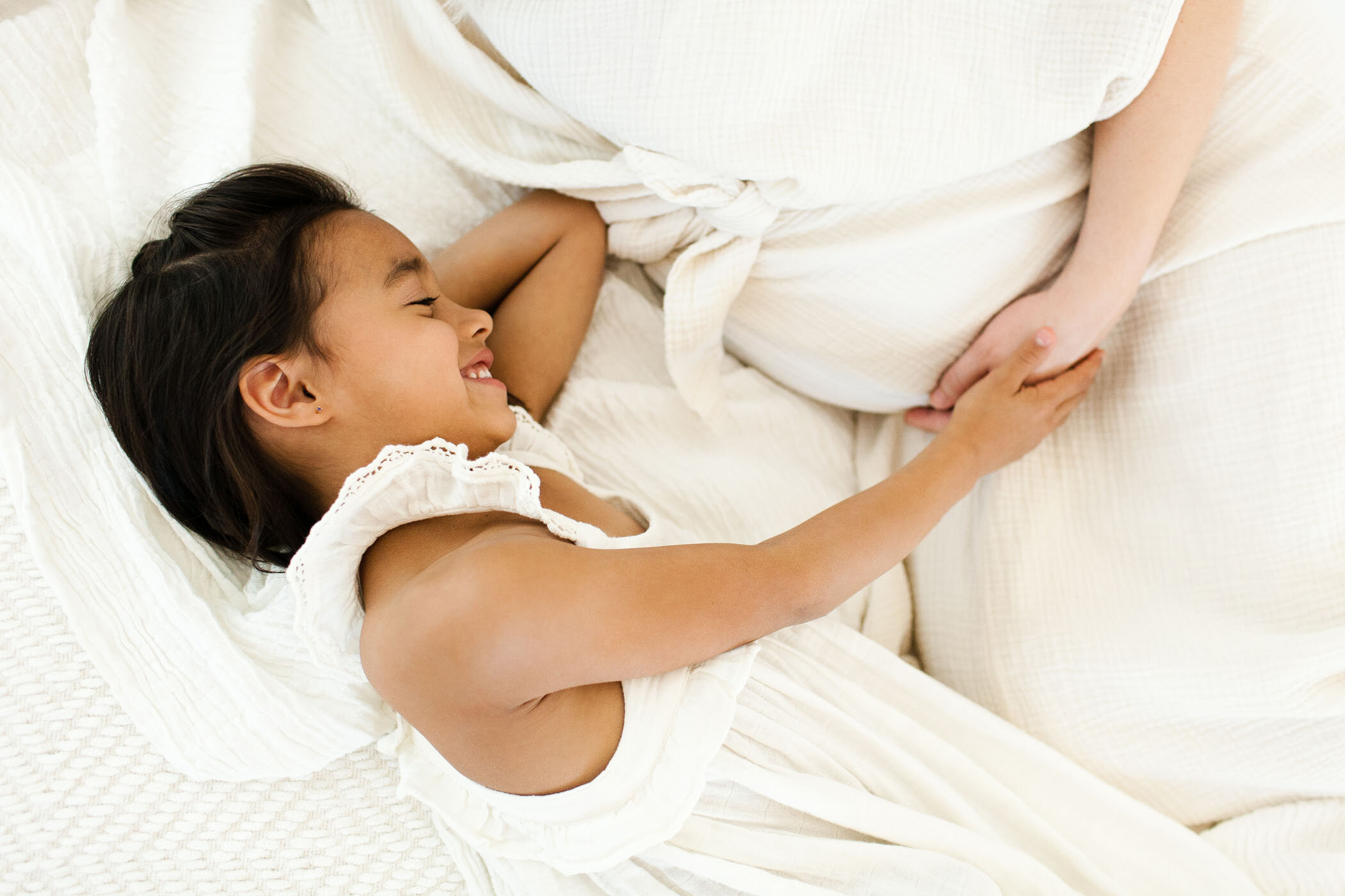 modern-bare-belly-maternity-studio-session_fletcher-and-co-motherhood-tucson_herman 010.jpg