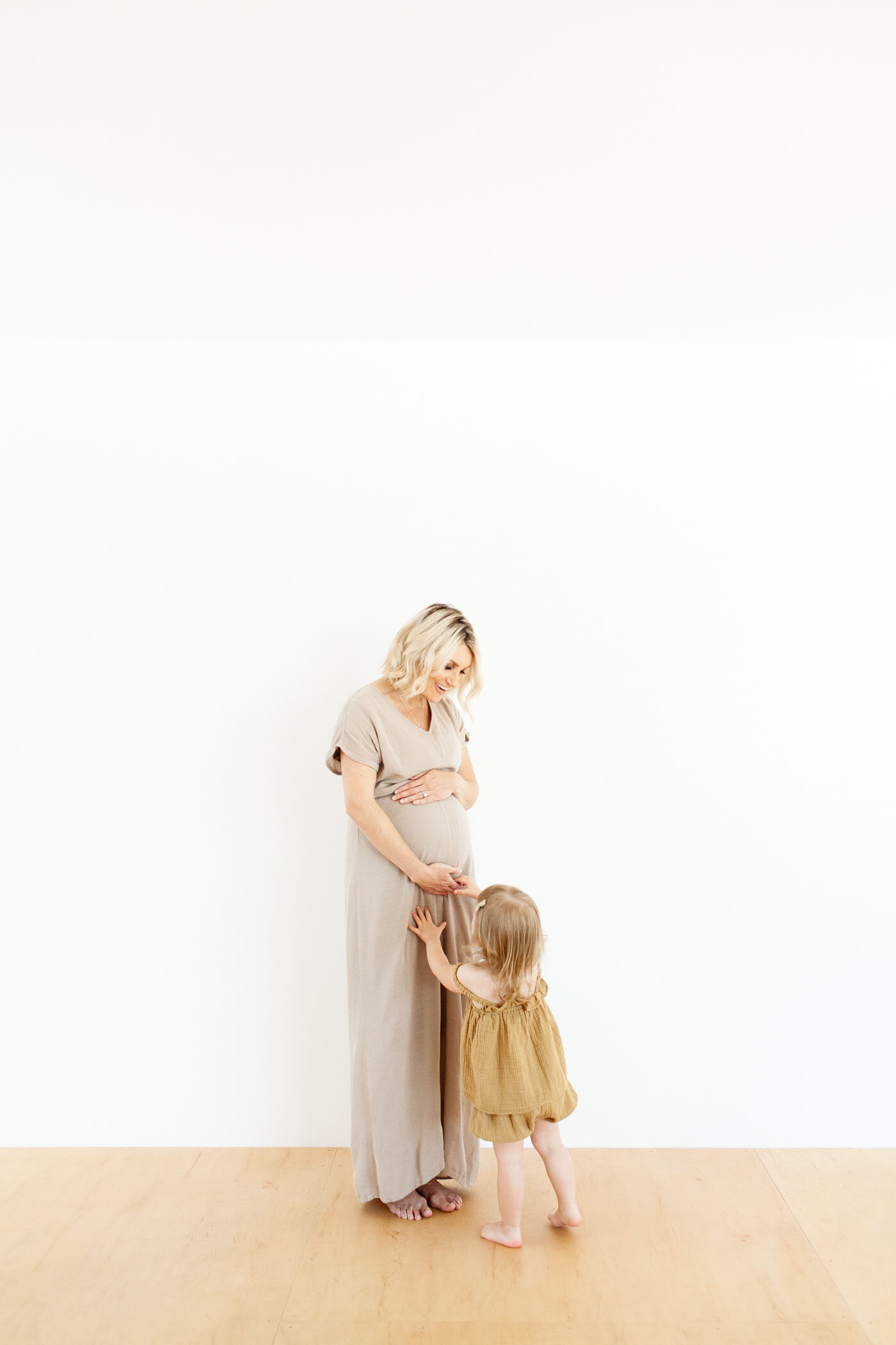 natural-light-maternity-toddler-studio-portraits_al-mutawa 010.jpg