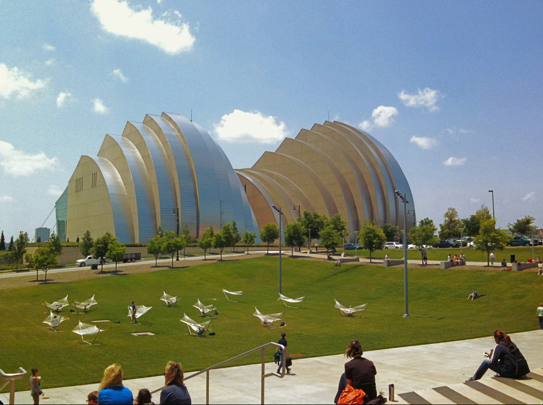 The first iteration of Float was as installation for Avenue of the Arts in Downtown Kansas City Missouri. The hammocks transformed an impressive but otherwise uninviting public green space between the Kauffman Performing Arts Center and the Kansas City Convention Center Grand Ballroom. This summer long installation drew a daily crowd of users to the lawn ranging from nearby office workers taking a relaxing lunch break to post performance stargazing visitors from the performing arts center dressed in ballgowns and tuxedos.