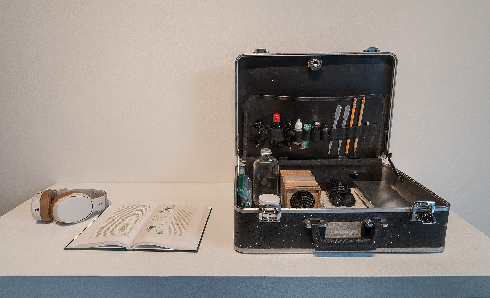 In the gallery setting, Wayfinding includes a set of bluetooth headphones that play back the recorded conversation. 