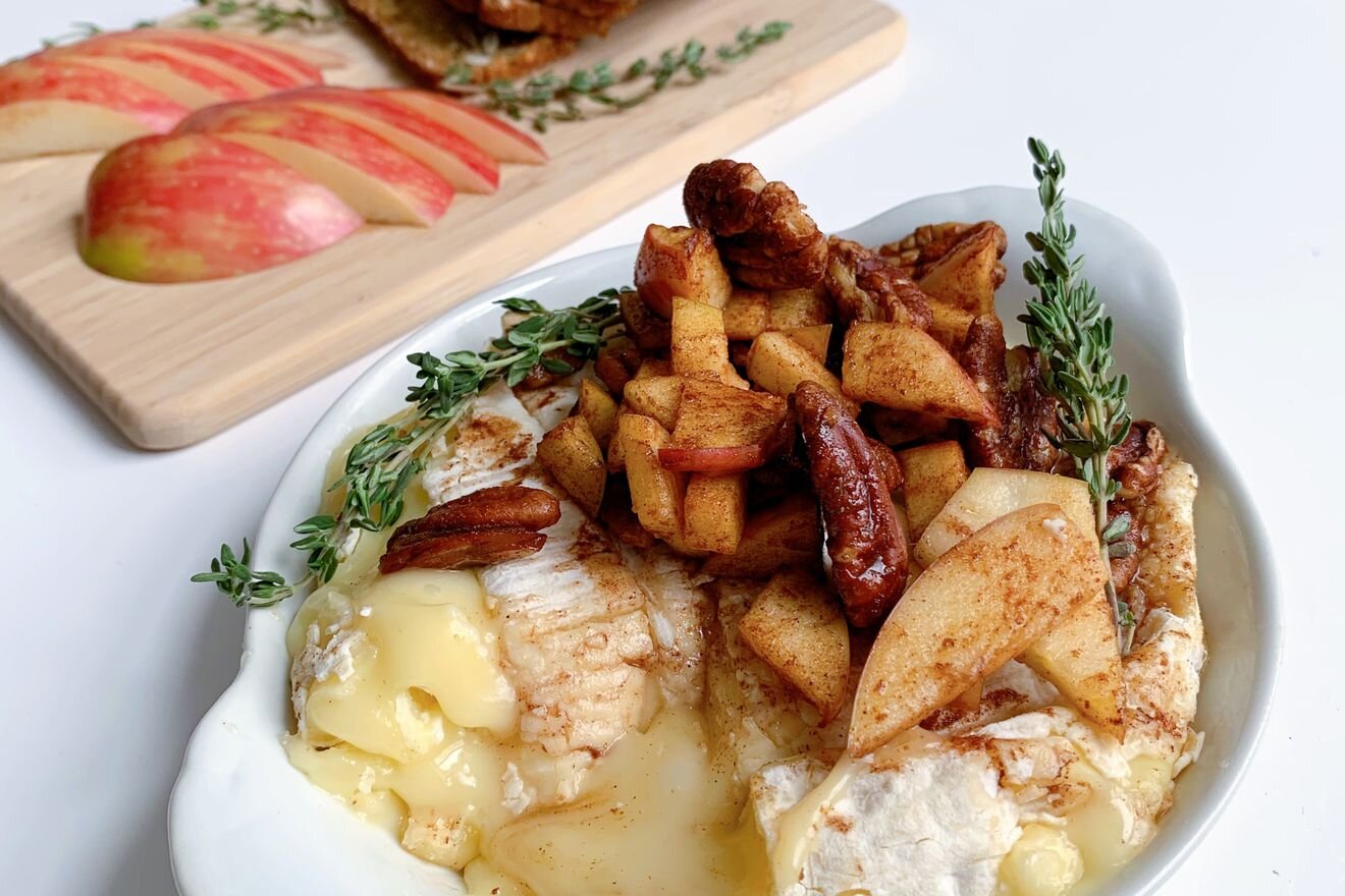 Baked Brie With Honey-Glazed Cinnamon Apples &amp; Pecans