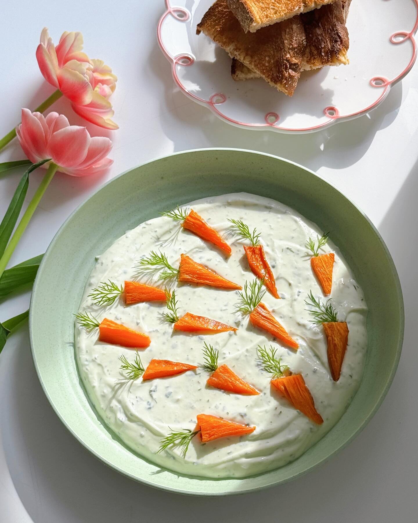 EASTER RECIPE ROUNDUP 🌷 What spring snacks are you cooking up this weekend?! All recipes have been recently posted on my page! 

🌸: Whipped Ricotta with Honey Roasted Carrots
🌸: Camembert, Radish, Lemon and Honey Bites 
🌸: Lemony Ricotta Pasta Sa