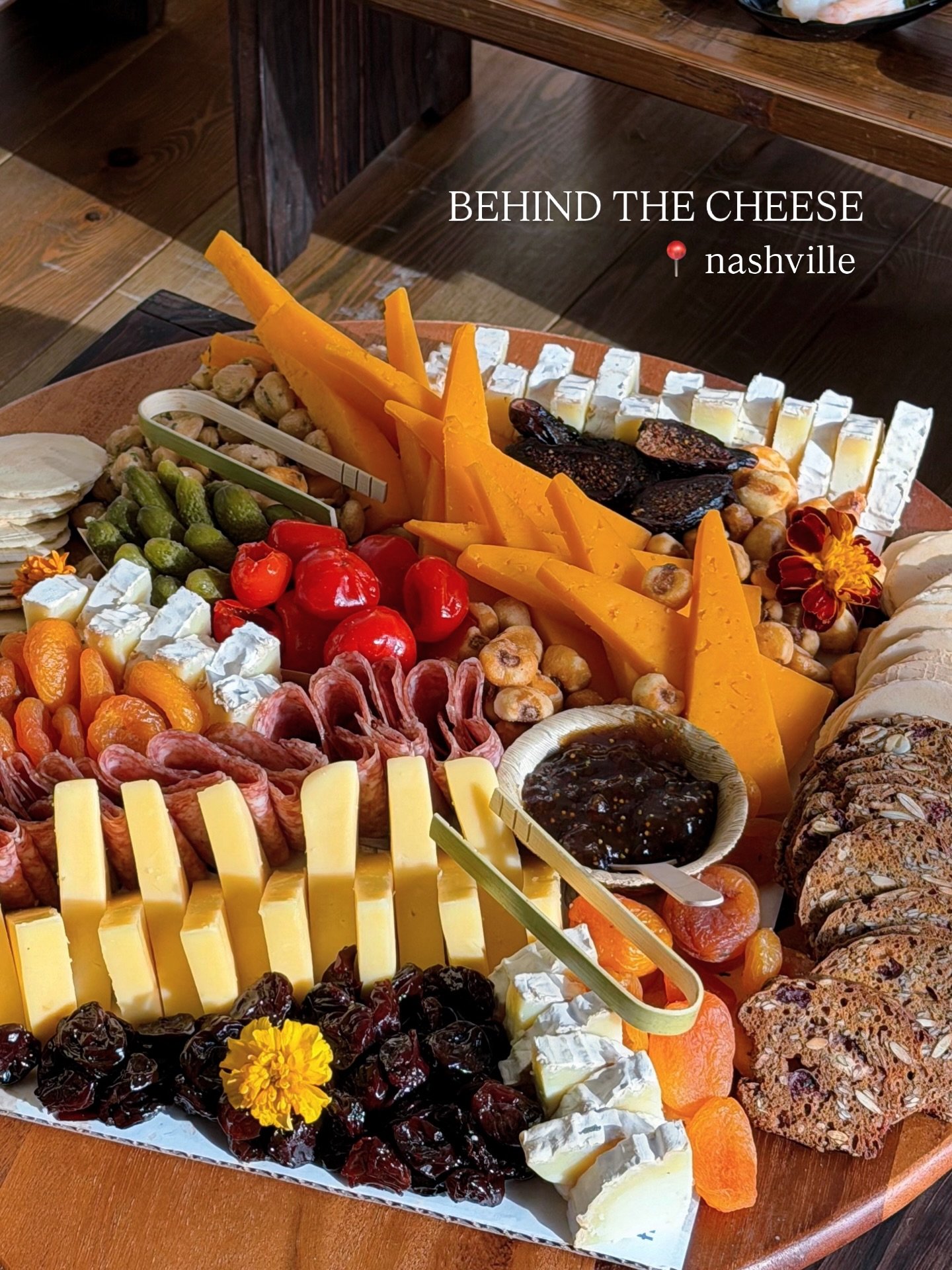 HELLO FROM TOUR LIFE 🤠🧀 Behind the scenes in Nashville, TN! Next up, San Francisco and wine country 🍷