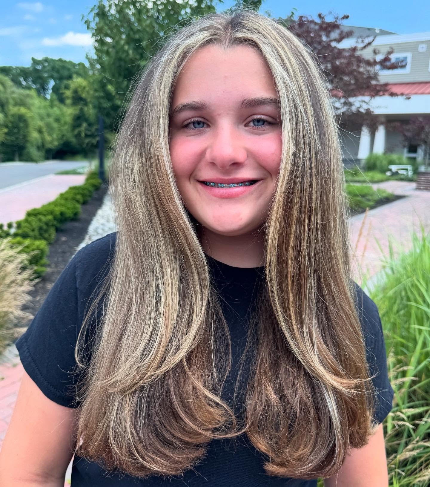 Face frame highlights + a bouncy blowout = ✨ the perfect glow-up for this cutie! Created by Maria
We kept it soft, bright, and totally effortless — just enough pop to bring out her natural beauty. 💫
#faceframinghighlights #blowoutgoals #sum