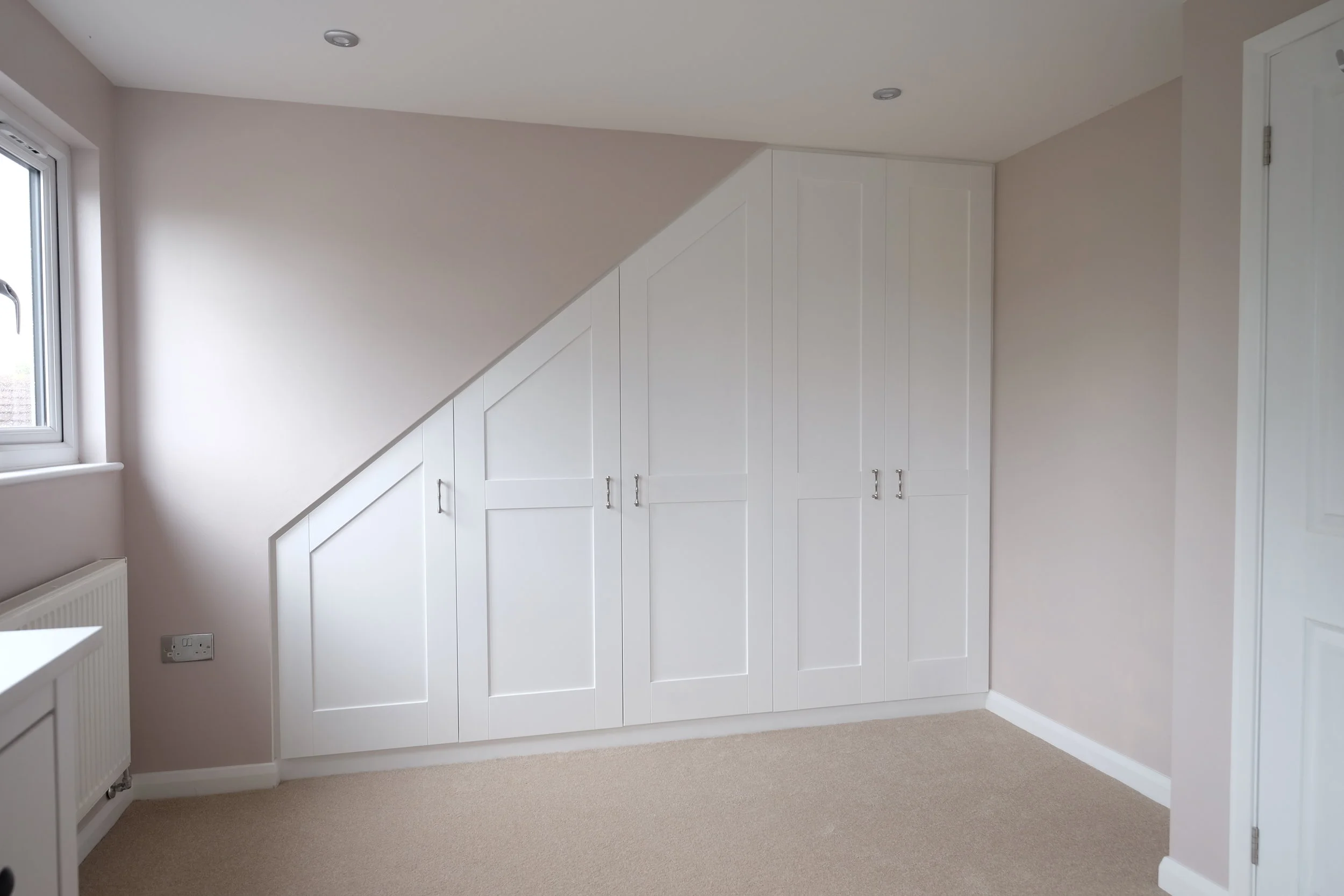 Built-in alcove wardrobe