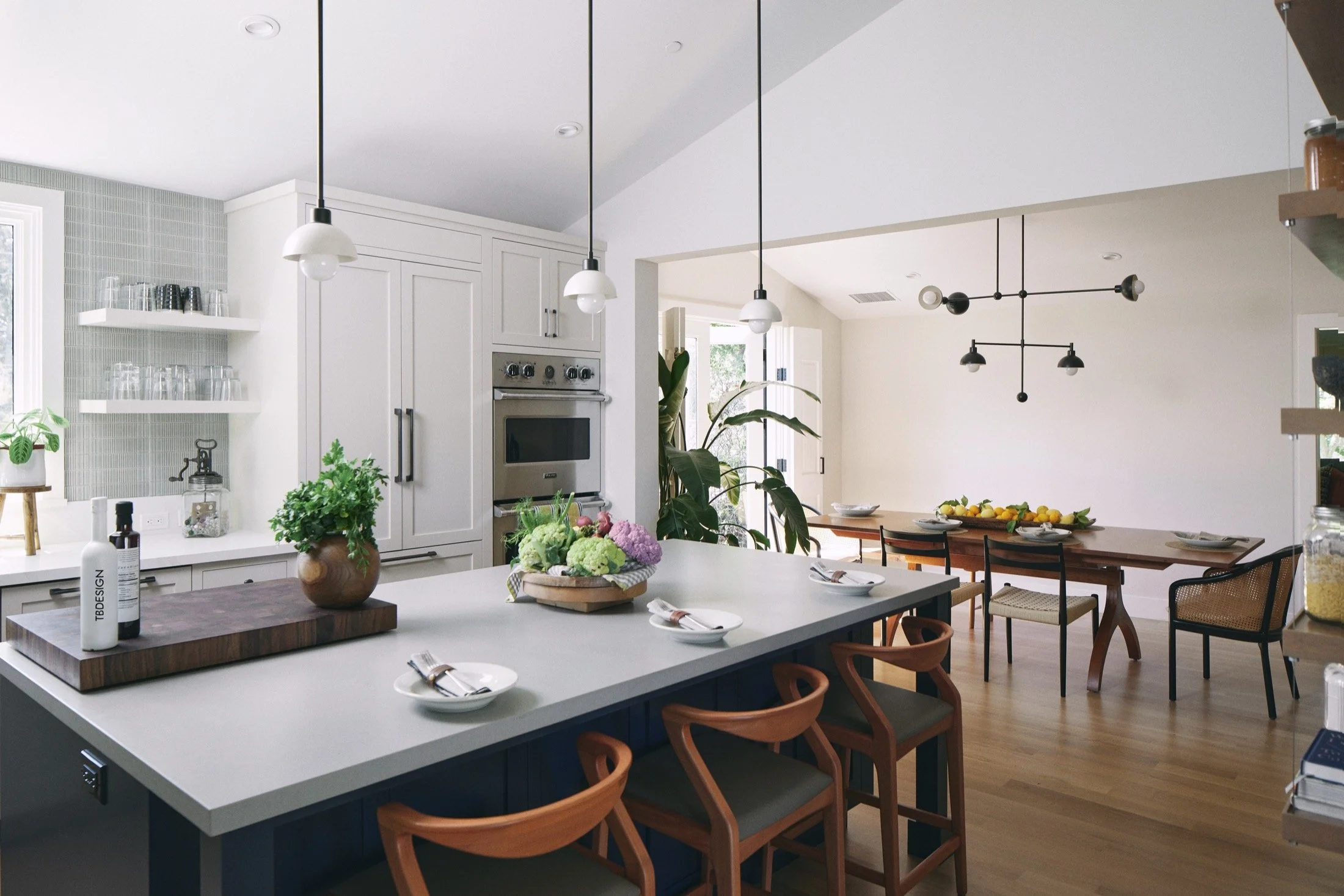 10a Kitchen into Dining Room_05A2297 copy.jpg