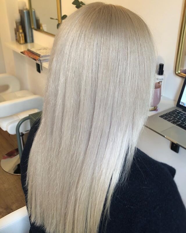 Fresh clean blonde ✨ Root touch up and toner💛