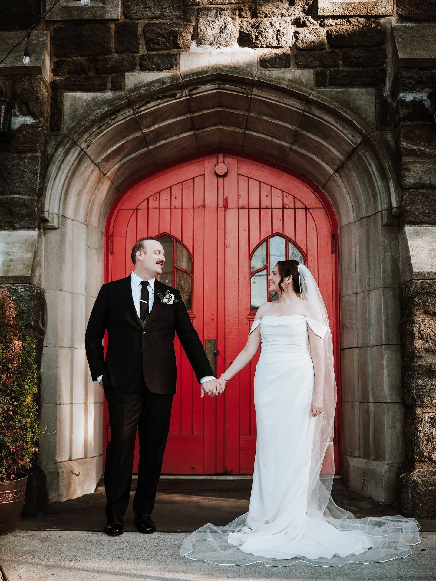 Katherine + Brad at @thesanctuaryri ✨