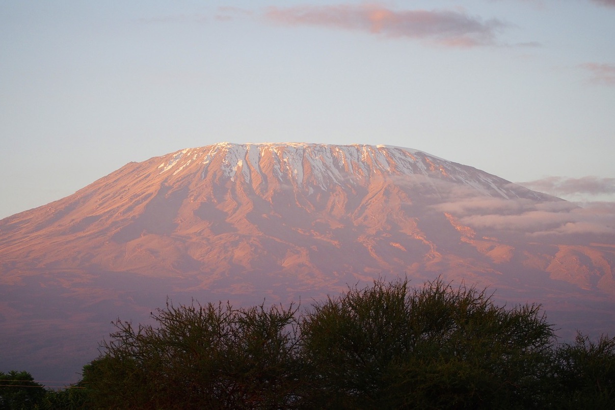 kilimanjaro-1203937_1280.jpg
