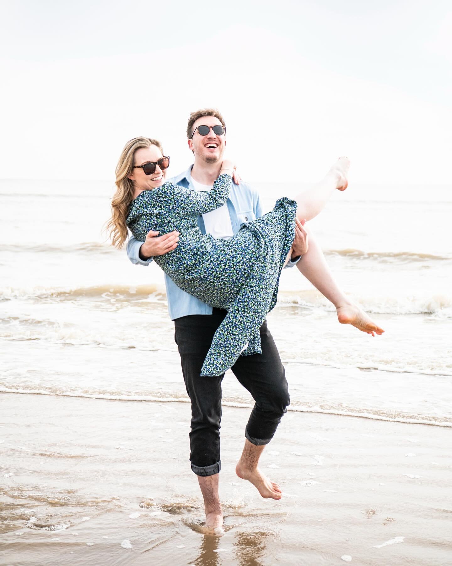 Such a joyful wedding pre-shoot session with gorgeous Hannah &amp; Elliot&hellip; at the actual special spot on the beach where Elliot had proposed. .. and Hannah said yes!💞

Just can&rsquo;t wait to photograph their beautiful wedding day to come @p