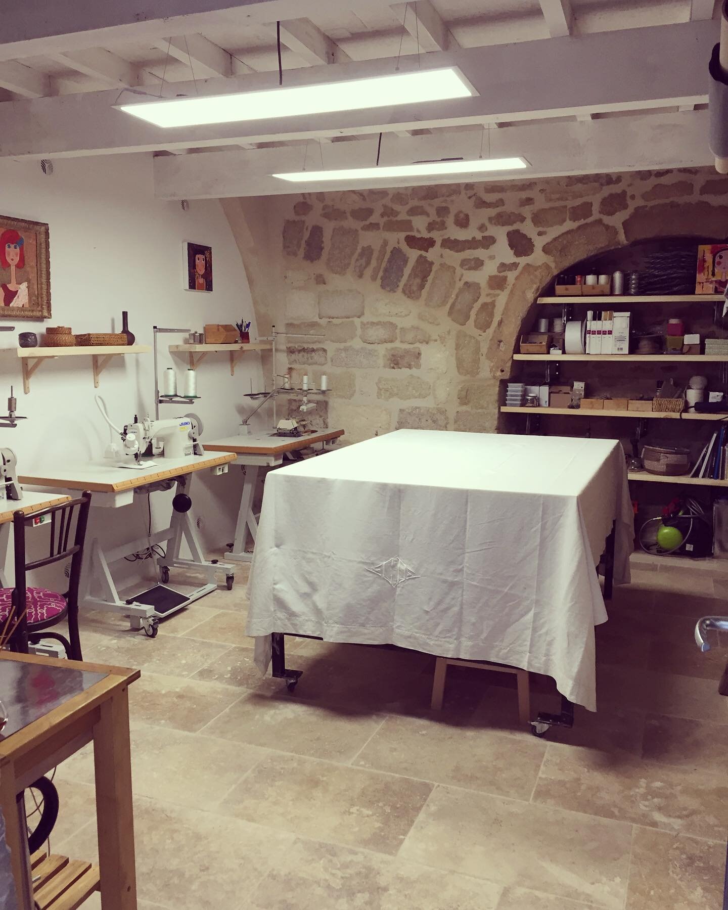 ✨💛Nouvel Atelier💛✨

Tout vient &agrave; point ... &agrave; qui sait attendre! 😁✨

Quelle joie 💫de travailler d&eacute;sormais dans ce joli petit atelier 🤩 situ&eacute; dans les ruelles de Sommi&egrave;res et enti&egrave;rement r&eacute;nov&eacut