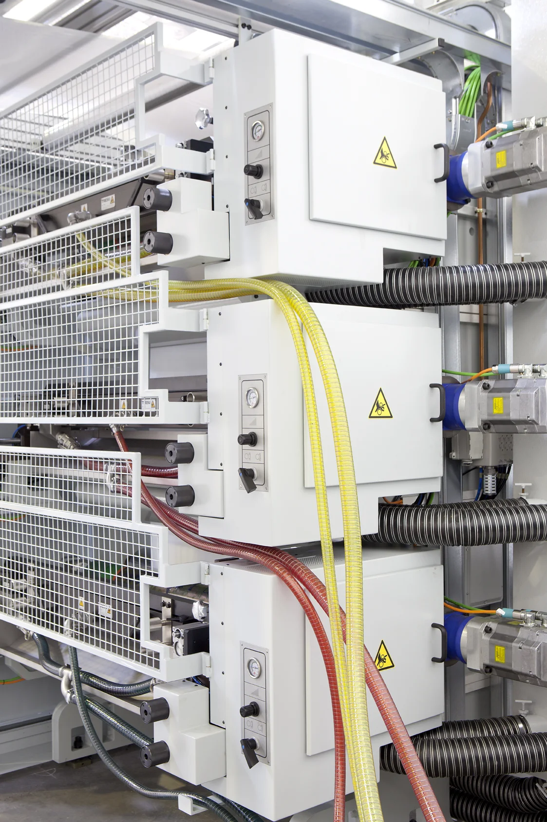 Drive side with servo units