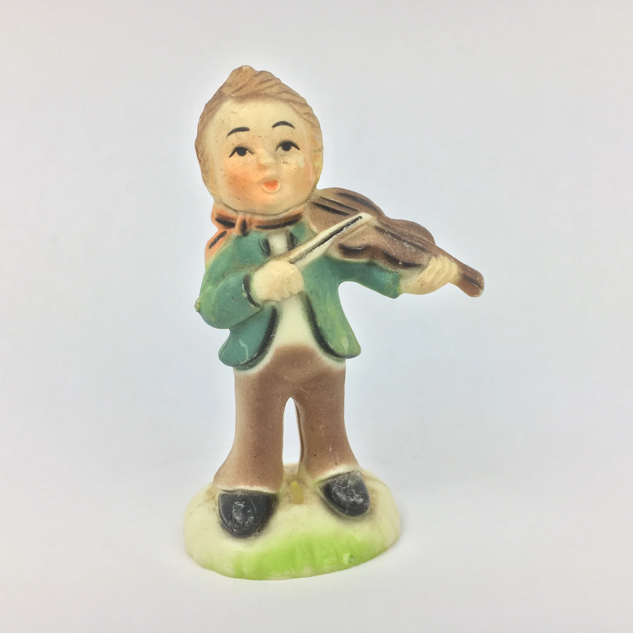 what's with the figurines on our site?