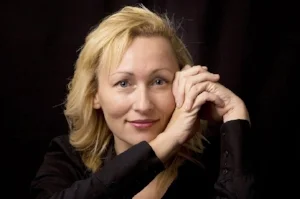 Sarah-Pinborough-author-3.jpg