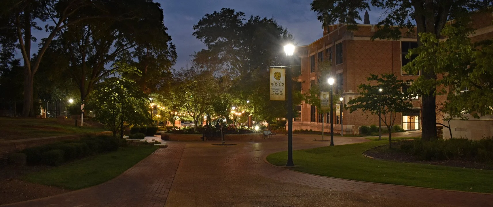 UNA Walking Campus at Night9720.jpg