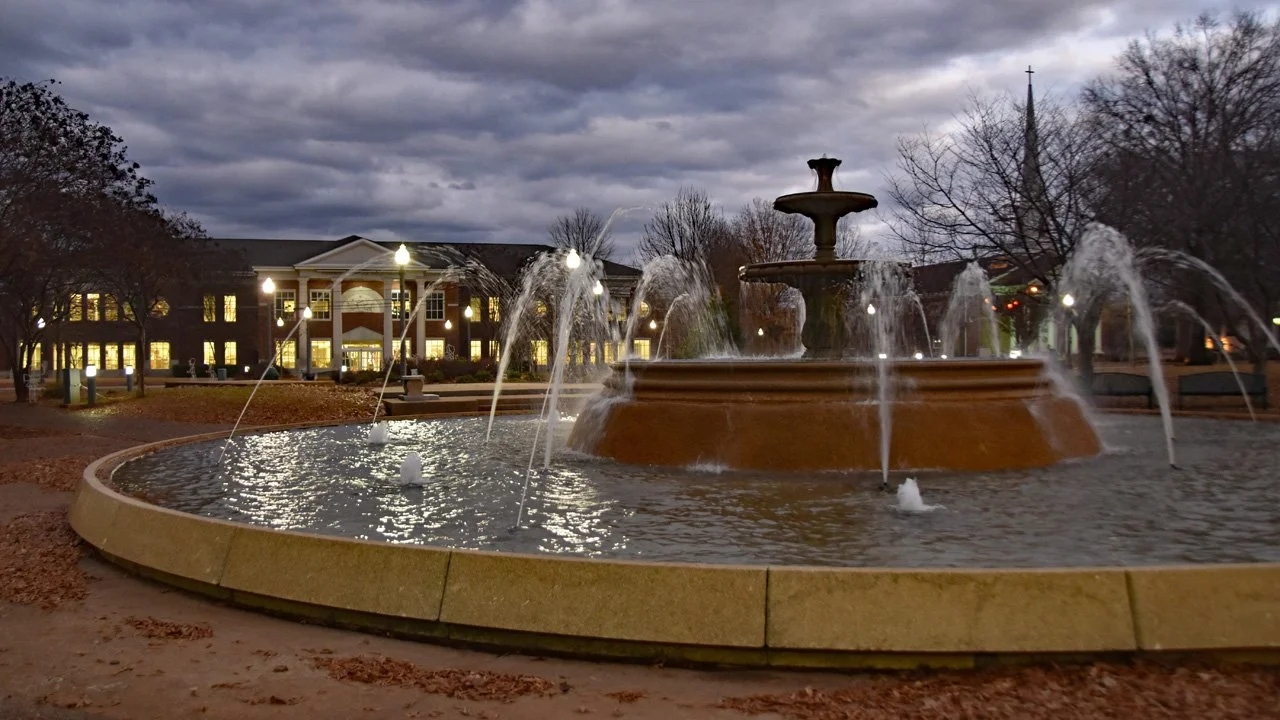 Cloudy Evening by the Fountain4720.jpg