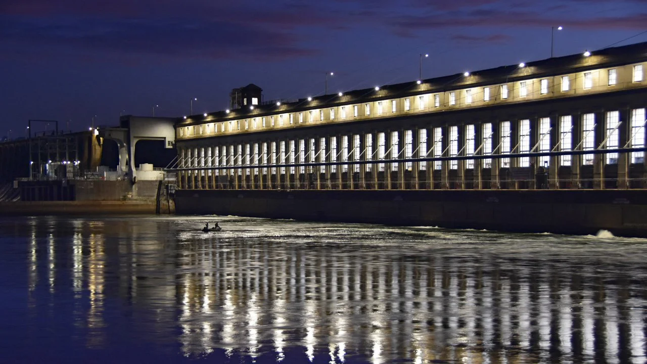 Fishermen by the Powerhouse5720.jpg