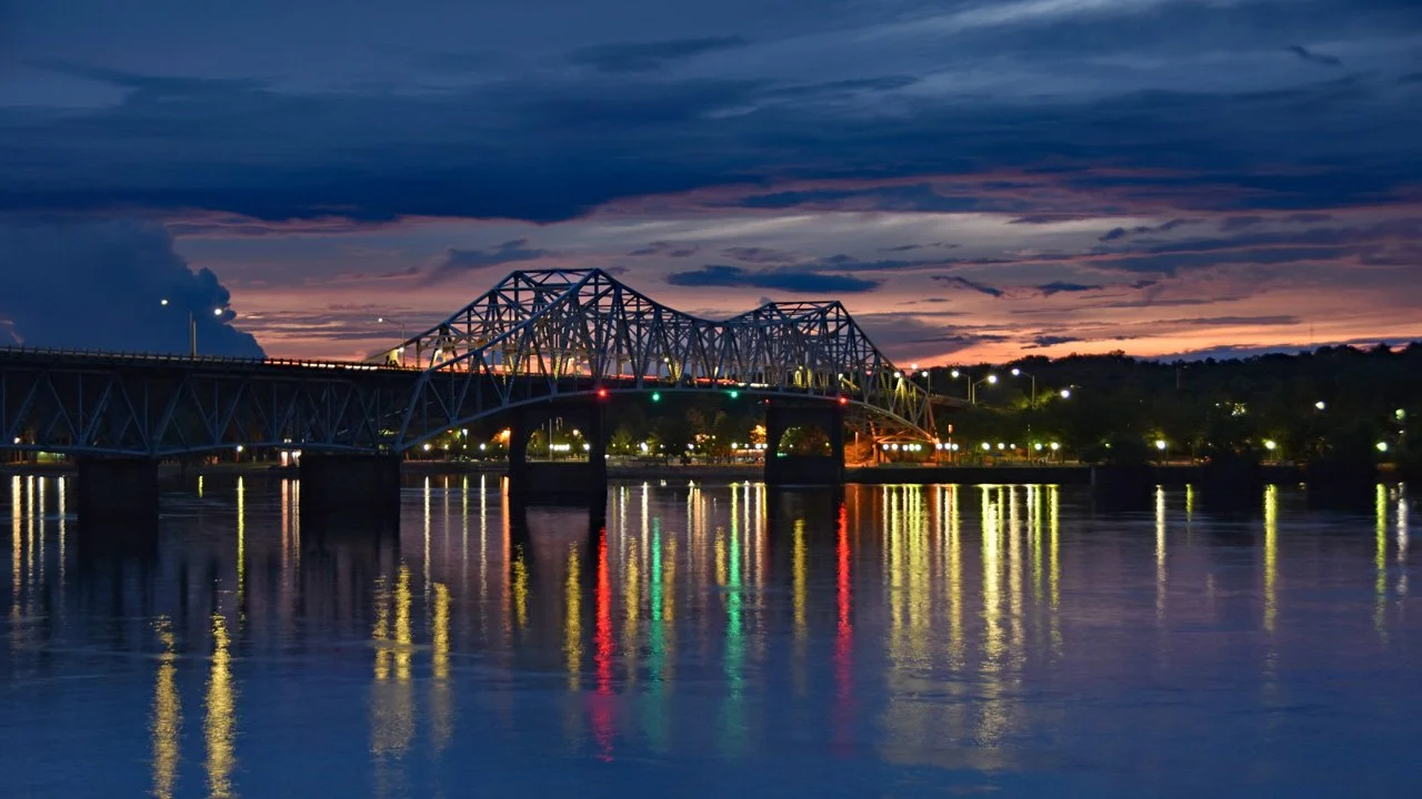 The O'Neal at Night20720.jpg