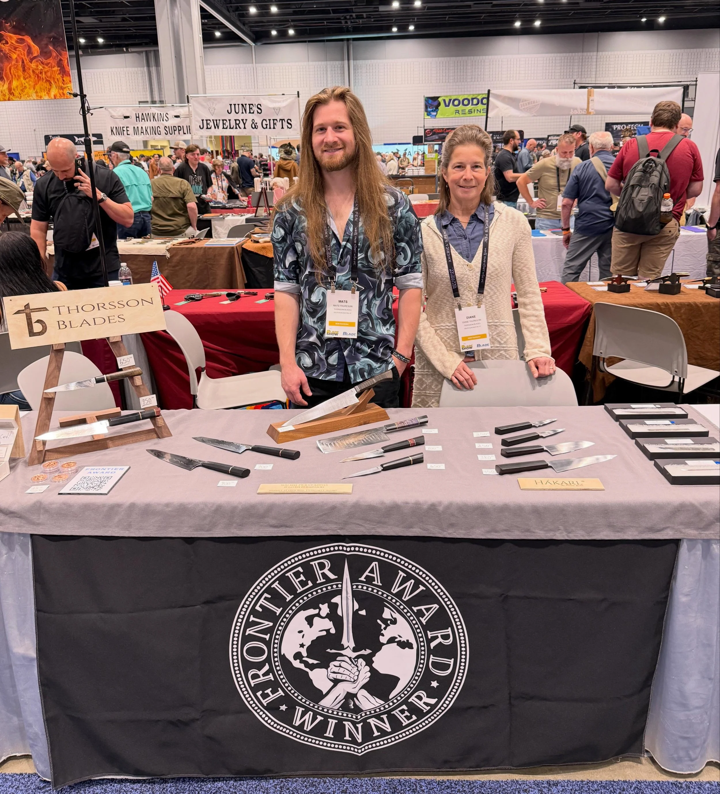 @blade_show &lsquo;26 was a huge success! Thanks to the generosity of the Blade Show team, we were able to provide a table to our Frontier Award winner Mats Thureson from @thorssonblades 
.
Mats brought positivity, energy, curiosity and an endless su