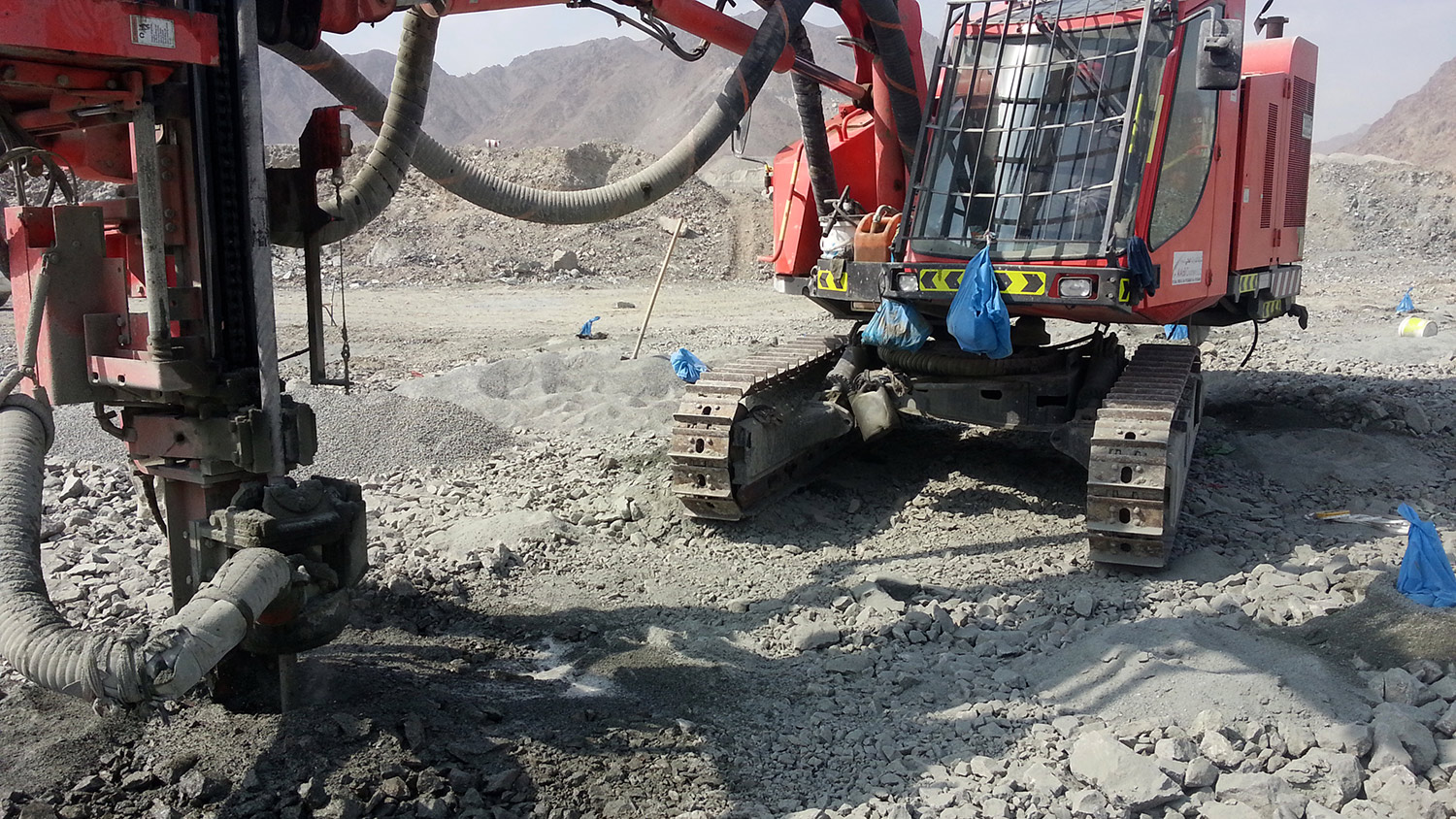  Drilling holes, Quarry, Fujairah  Research image 
