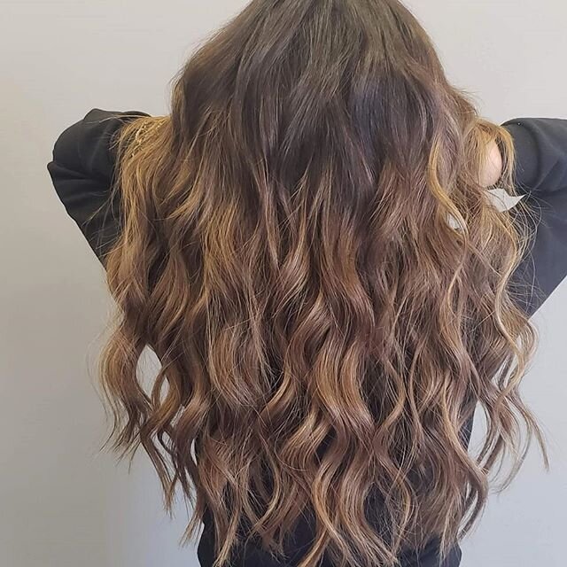 2rows of NBR extensions with dimensional brunette!  Swipe 👉 for before shot!
.
.
Click the link in bio to apply for your handtied hair extensions👆
.
.
.
.
.
.
#brunettebalyage #nbrextensions #nbrcertified&nbsp; #nbrchicago #nbrillinois #chicagohair