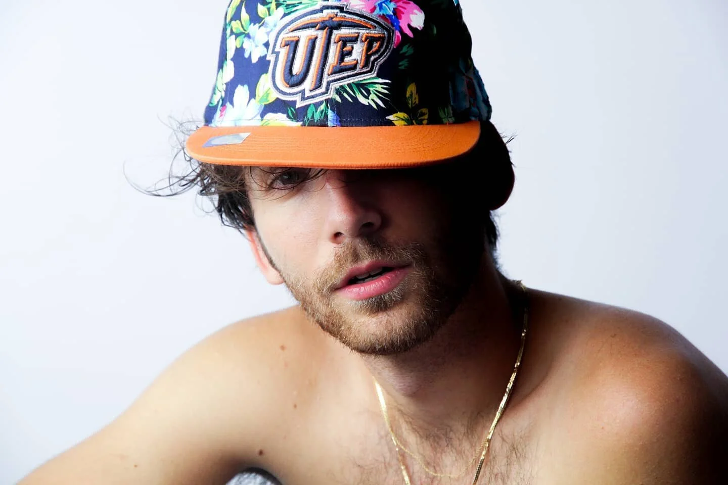 Going to the oncologist to get some labs done always gets me in my head. So here's a portrait I never shared from my shoot with @abigelkralikphotography ⁣
⁣
Enjoy. All love. ⁣
⁣
#portraitphotography #portrait #operasingersofinstagram #tenor #latinote