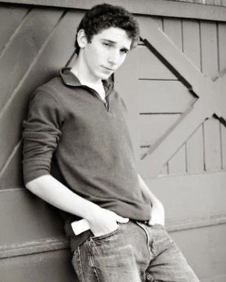 18 and 28.

Happy birthday to me. Thanks to all my walls for holding me up.

28 📸: @abigelkralikphotography