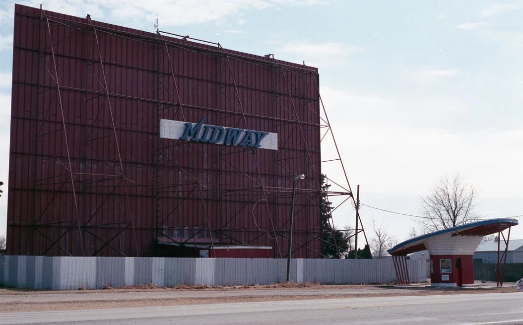Midway Drive-In, Sterling