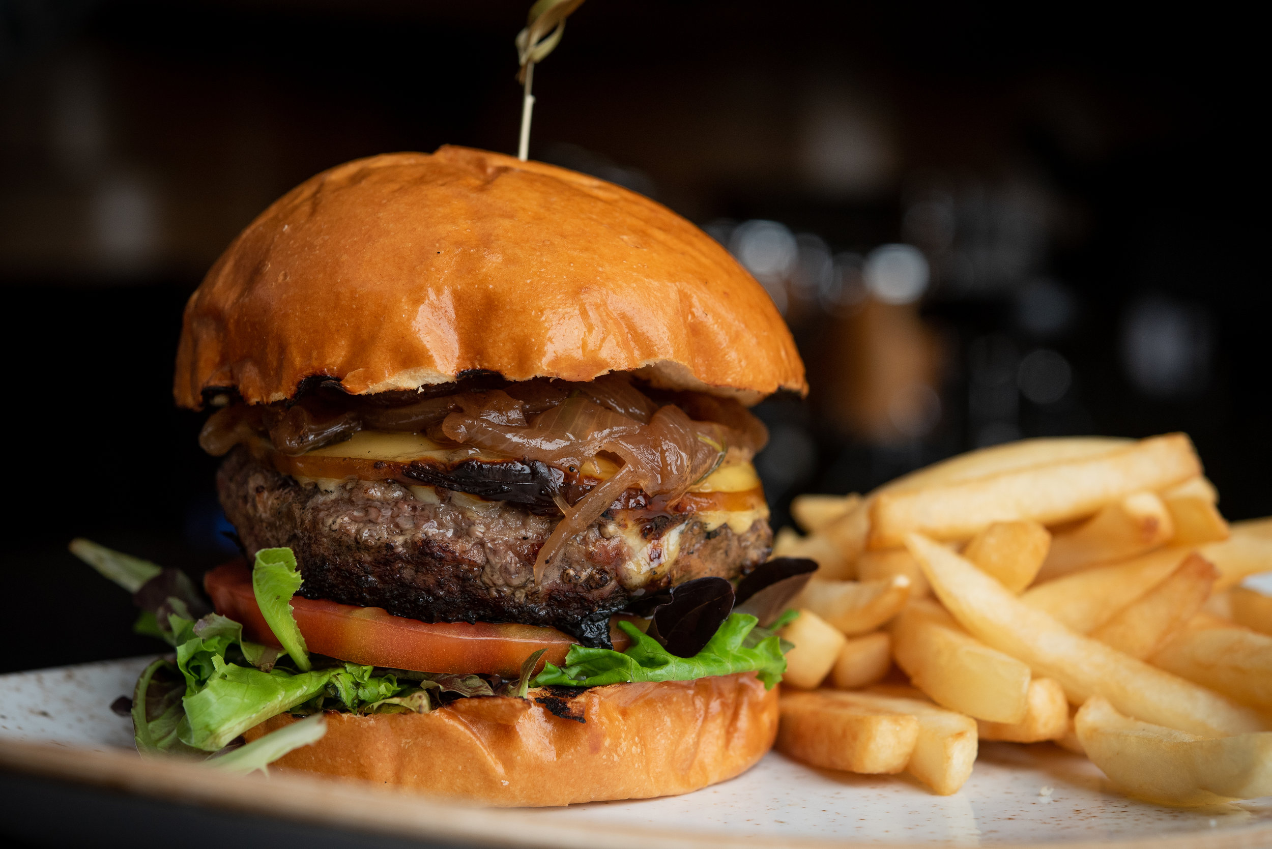 Dizzy’s Burger – House Blend, Smoked Gouda, Onion Jam, Mix Greens, Tomato_9.20.18__Chip Klose2.jpg