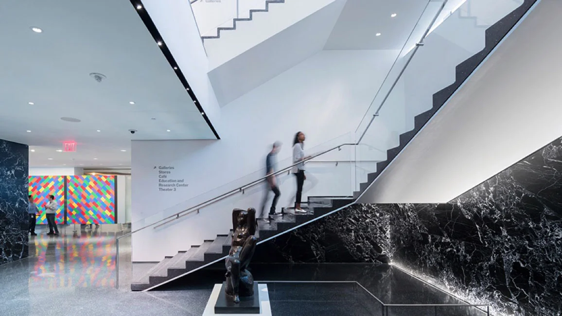 moma2_r.jpg