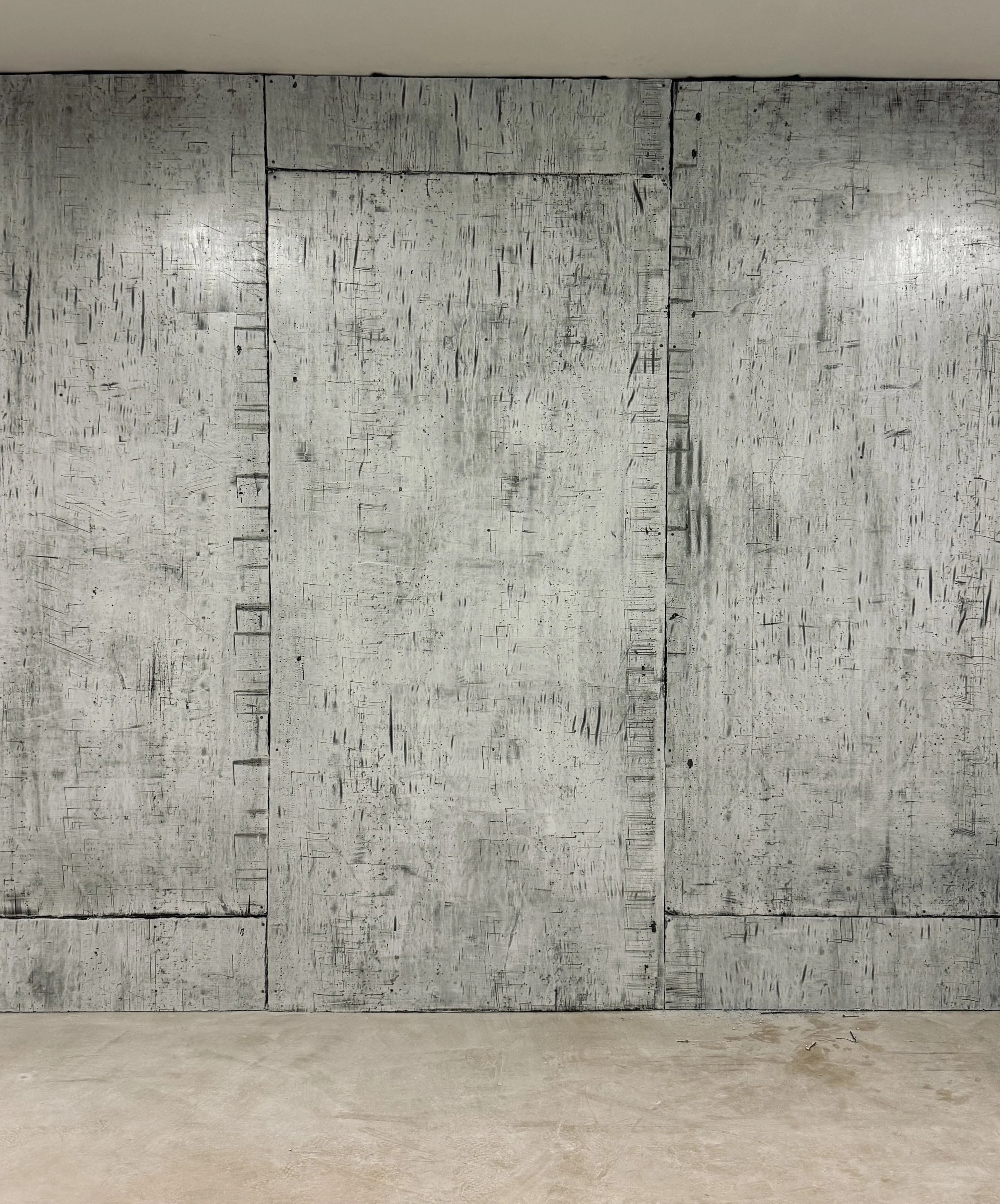 iNSTALLATiONS. FAUX CONCRETE WALL