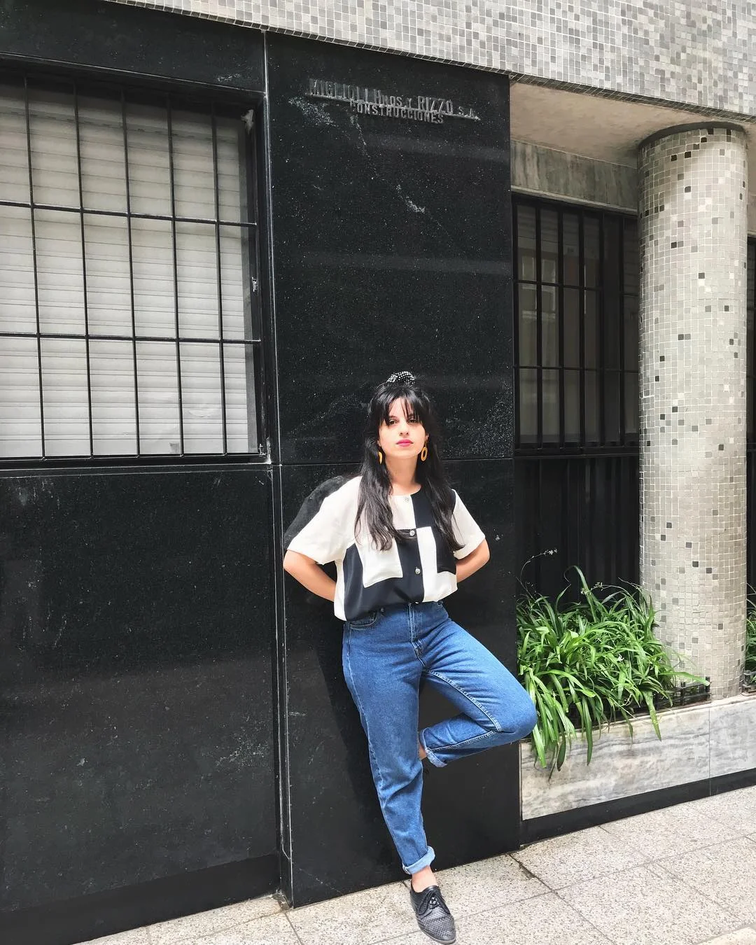 90s sitcom star. The blouse is a vintage find from a charitable organization in Buenos Aires.