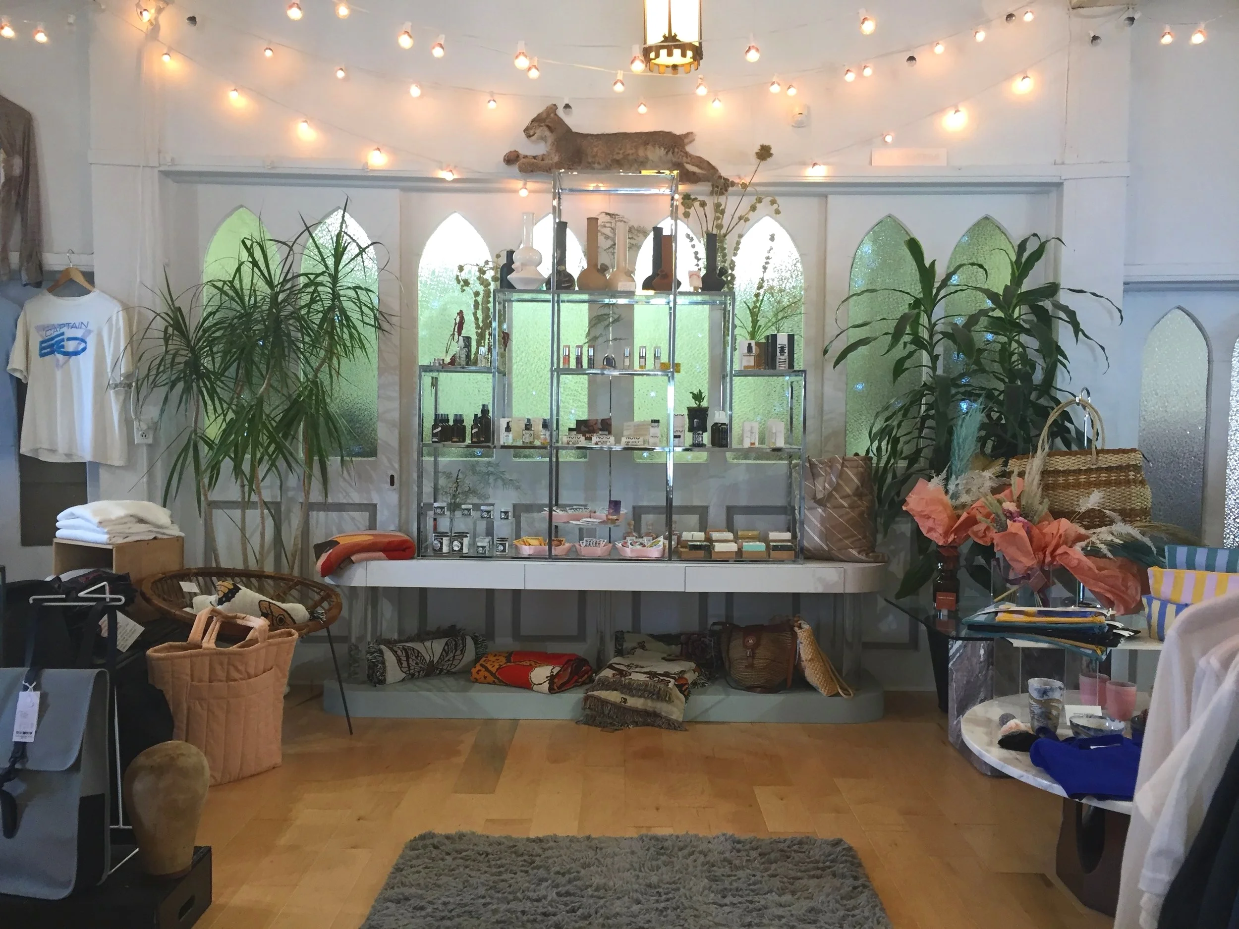 Vases, rugs, flowers—grab your gifts.