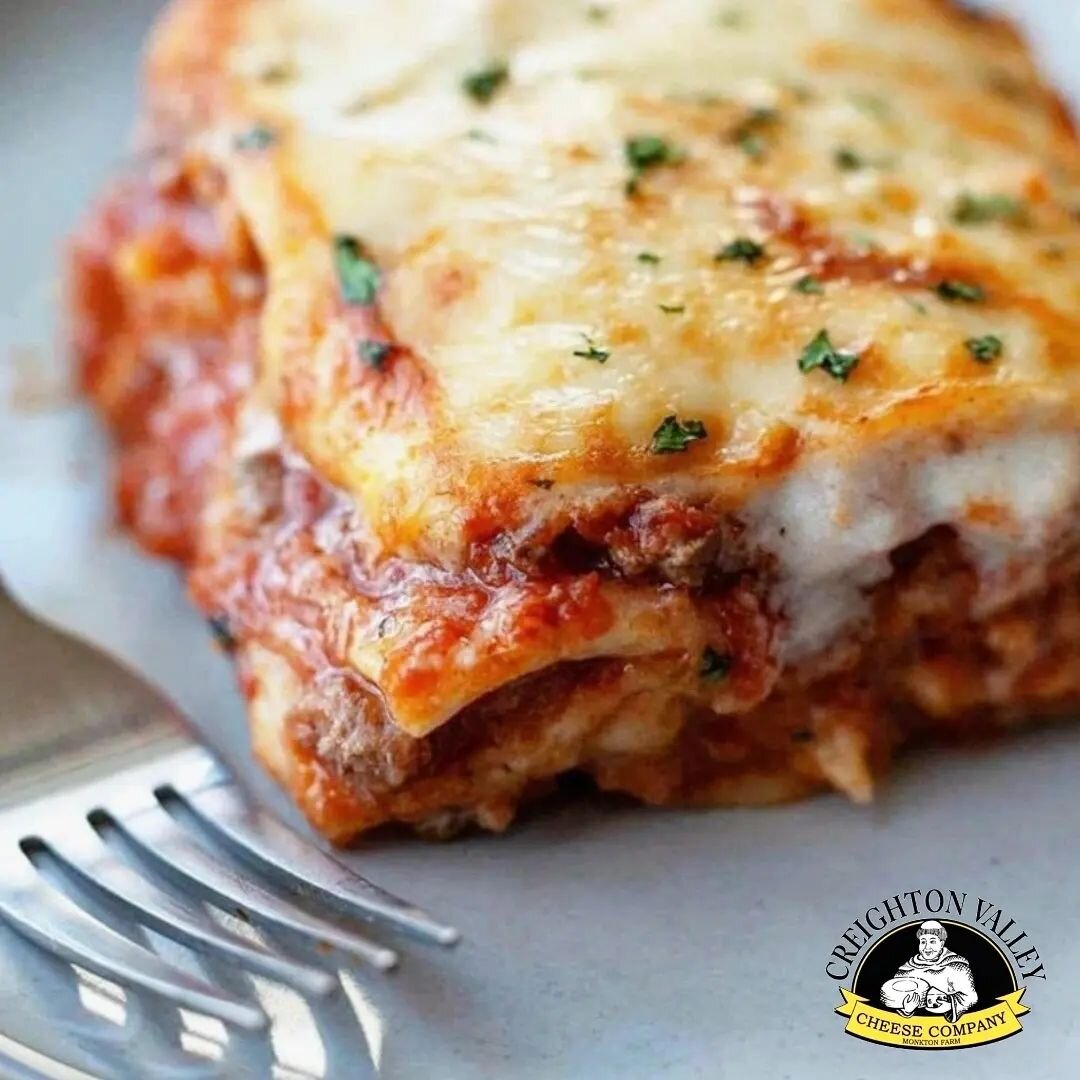 Lasagna, the ultimate comfort food 😋 🧀 who agrees?