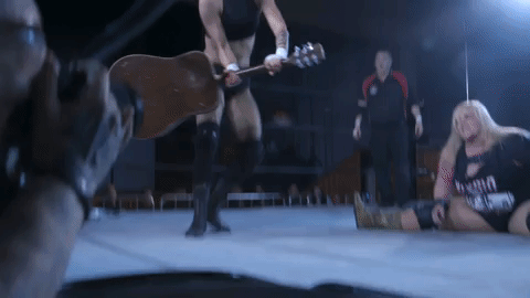 Avary Guitar.gif