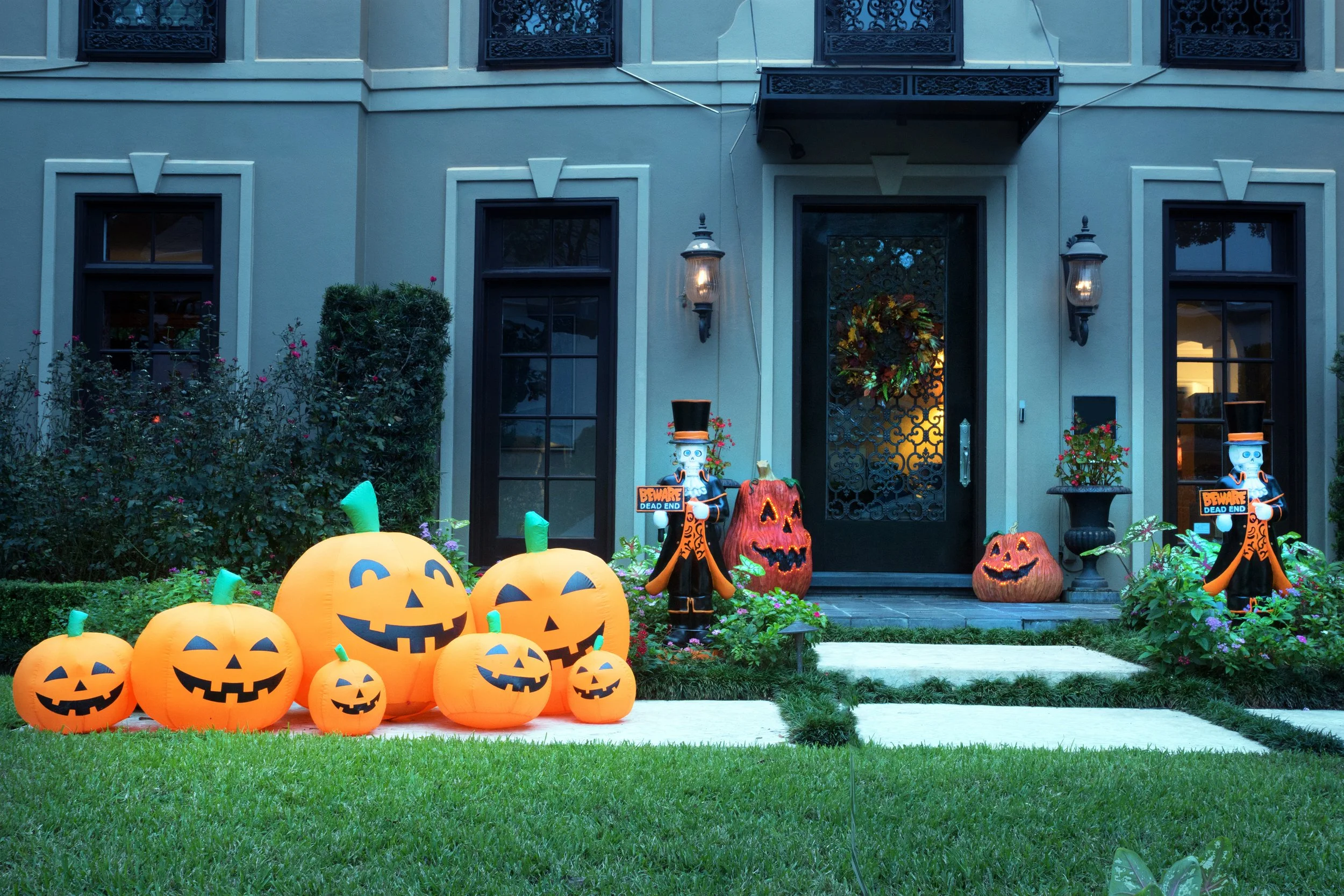 Hauntingly Beautiful: How to Decorate Your House for Halloween