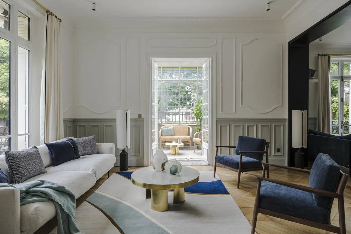 LE SALON REVELE PAR LA LUMIERE